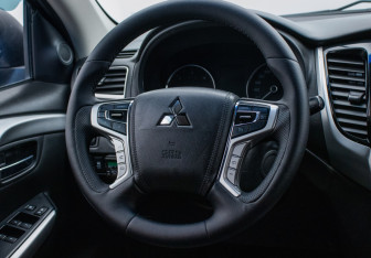 Подержанный автомобиль Mitsubishi Pajero Sport 2019 года (13 фото)