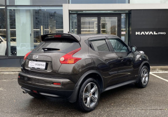 Подержанный автомобиль Nissan Juke 2011 года (5 фото)