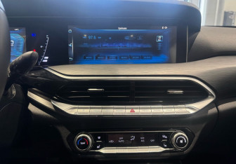 Подержанный автомобиль FAW Bestune T77 2023 года (15 фото)