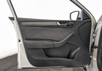 Подержанный автомобиль Skoda Rapid Liftback 2022 года (19 фото)