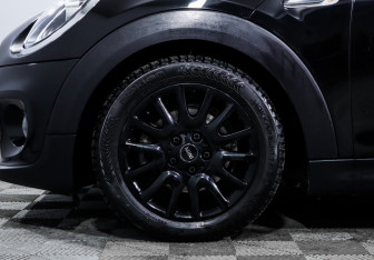 Подержанный автомобиль MINI Hatch 2020 года (15 фото)