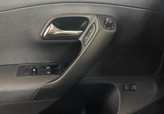 Подержанный автомобиль Volkswagen Polo Sedan 2011 года (15 фото)