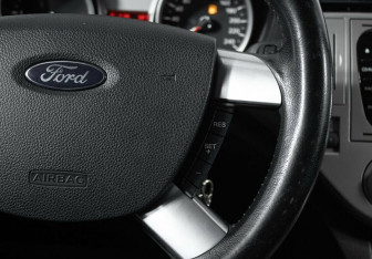 Подержанный автомобиль Ford Kuga 2012 года (13 фото)