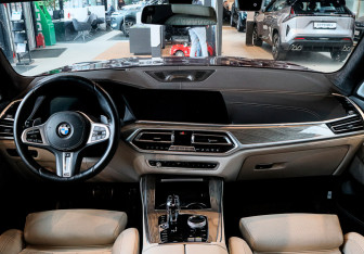 Подержанный автомобиль BMW X7 2020 года (14 фото)