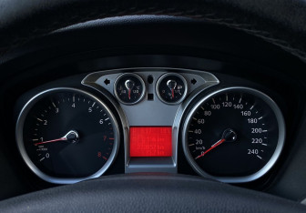 Подержанный автомобиль Ford Focus Hatchback 2008 года (19 фото)