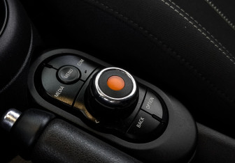 Подержанный автомобиль MINI Hatch 2019 года (26 фото)