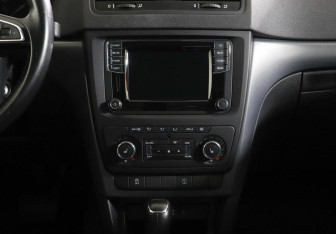 Подержанный автомобиль Skoda Yeti 2015 года (8 фото)