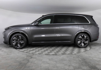 Подержанный автомобиль LiXiang L9 2024 года (8 фото)