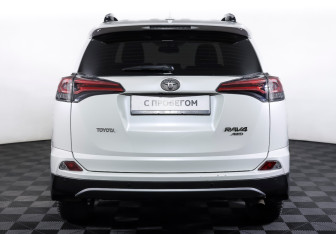 Подержанный автомобиль Toyota RAV4 2016 года (6 фото)