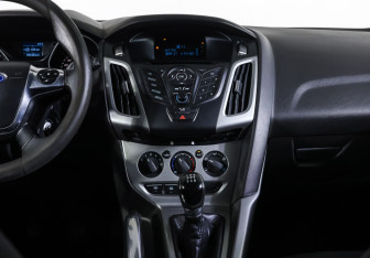Подержанный автомобиль Ford Focus Hatchback 2013 года (14 фото)