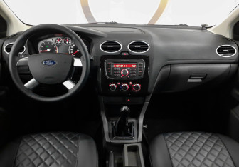 Подержанный автомобиль Ford Focus Sedan 2007 года (8 фото)