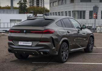 Подержанный автомобиль BMW X6 2020 года (5 фото)