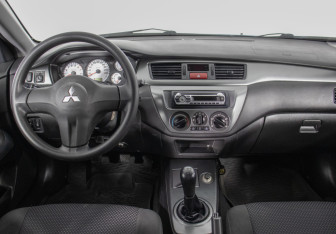Подержанный автомобиль Mitsubishi Lancer Sedan 2007 года (13 фото)