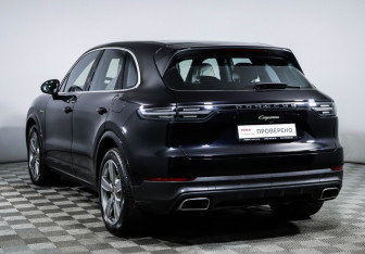Подержанный автомобиль Porsche Cayenne 2019 года (7 фото)