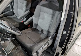 Подержанный автомобиль Peugeot Traveller 2019 года (20 фото)