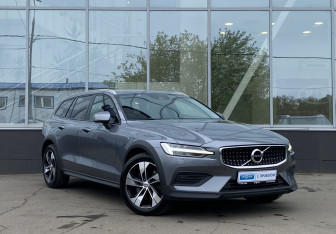 Подержанный автомобиль Volvo V60 Cross Country 2021 года (3 фото)