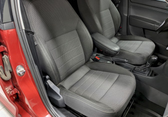 Подержанный автомобиль Skoda Rapid Liftback 2014 года (20 фото)