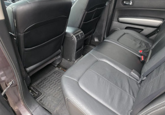 Подержанный автомобиль Nissan X-Trail 2010 года (10 фото)