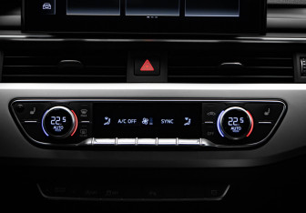 Подержанный автомобиль Audi A4 Sedan 2021 года (21 фото)