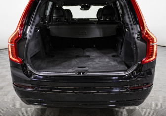 Подержанный автомобиль Volvo XC90 2021 года (24 фото)