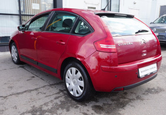 Подержанный автомобиль Citroen C4 Hatchback 2010 года (7 фото)