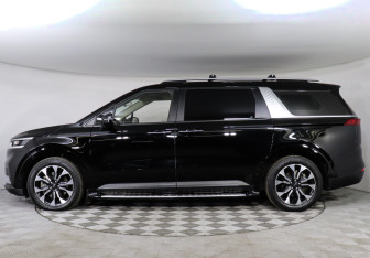 Подержанный автомобиль Kia Carnival 2021 года (8 фото)