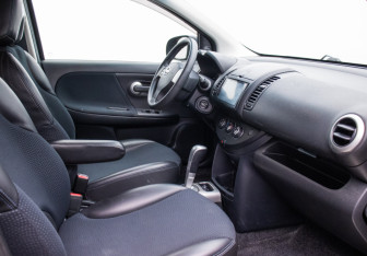 Подержанный автомобиль Nissan Note 2013 года (9 фото)