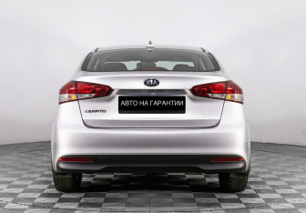 Подержанный автомобиль Kia Cerato Sedan 2017 года (4 фото)
