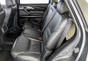 Подержанный автомобиль Mazda CX-9 2018 года (12 фото)