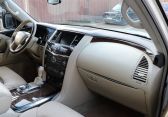 Подержанный автомобиль Infiniti QX56 2010 года (8 фото)