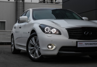 Подержанный автомобиль Infiniti M Sedan 2010 года (23 фото)