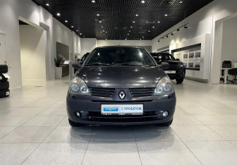 Подержанный автомобиль Renault Symbol 2004 года (2 фото)