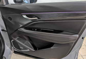 Подержанный автомобиль Geely Tugella 2022 года (25 фото)