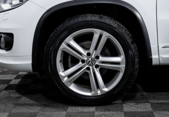 Подержанный автомобиль Volkswagen Tiguan 2015 года (15 фото)