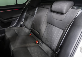 Подержанный автомобиль Skoda Octavia Liftback 2018 года (15 фото)