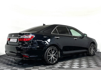Подержанный автомобиль Toyota Camry Sedan 2017 года (5 фото)