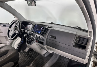 Подержанный автомобиль Volkswagen Caravelle 2010 года (5 фото)