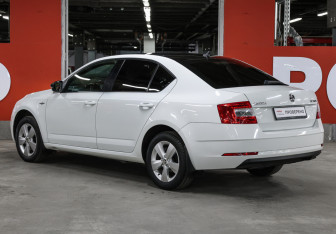 Подержанный автомобиль Skoda Octavia Liftback 2019 года (7 фото)