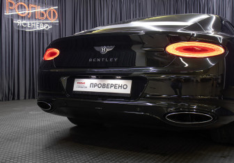 Подержанный автомобиль Bentley Continental GT Coupe 2021 года (31 фото)