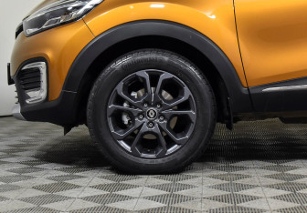 Подержанный автомобиль Renault Kaptur 2021 года (8 фото)