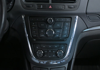 Подержанный автомобиль Opel Mokka 2014 года (13 фото)