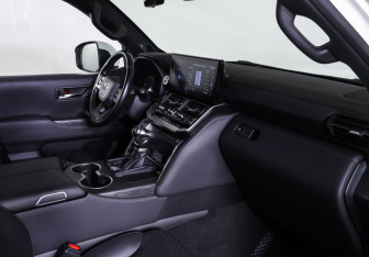 Подержанный автомобиль Toyota Land Cruiser Suv 2021 года (10 фото)