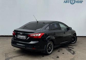 Подержанный автомобиль Ford Focus Sedan 2013 года (8 фото)