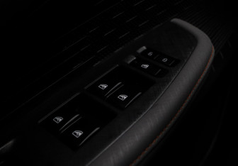 Подержанный автомобиль Changan UNI-V 2023 года (19 фото)