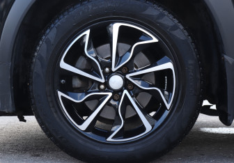 Подержанный автомобиль Lexus UX 2019 года (18 фото)