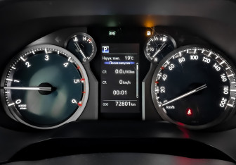 Подержанный автомобиль Toyota Land Cruiser Prado 2020 года (16 фото)