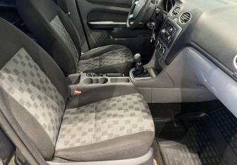 Подержанный автомобиль Ford Focus Sedan 2008 года (9 фото)