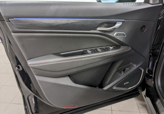 Подержанный автомобиль Geely Tugella 2023 года (11 фото)