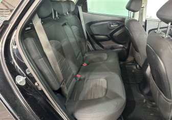 Подержанный автомобиль Hyundai ix35 2014 года (10 фото)