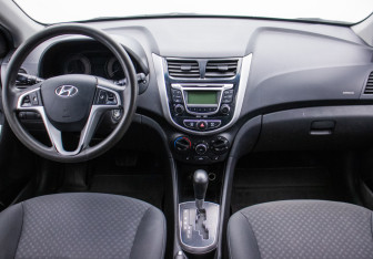 Подержанный автомобиль Hyundai Solaris Hatchback 2012 года (13 фото)